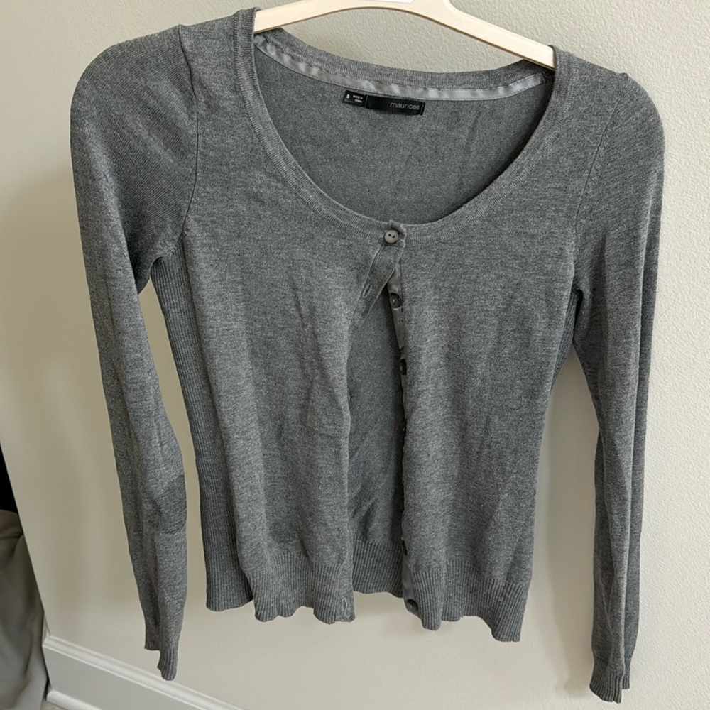 Gray cardigan with buttons